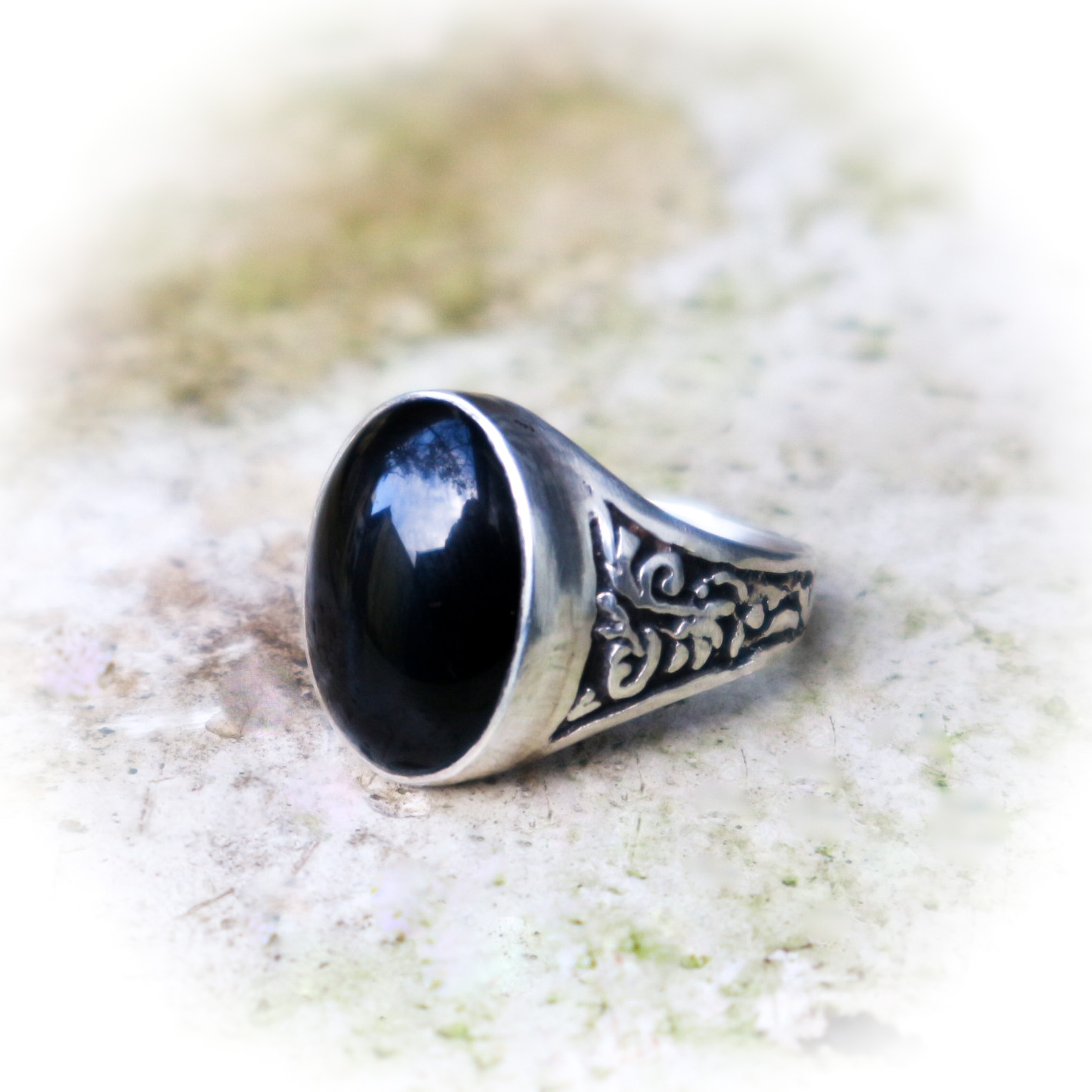 Sandalen reputatie betreuren Grote zilveren ring met een zwarte onyx - Scarabee sieraden