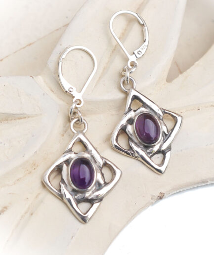 Oorbellen in celtic style met amethyst