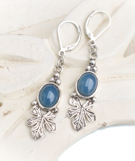 Oorbellen met blauwe chalcedoon