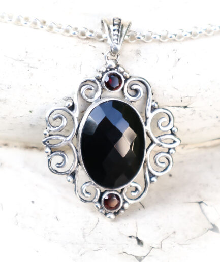 Groet 'Barokstijl' hanger in zilver met prachtige stenen