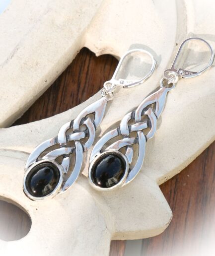 Keltische oorbellen in zilver met zwarte onyx